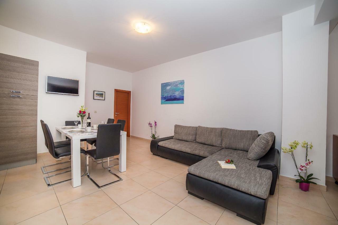 Apartments Mario Migros Makarska Exterior foto